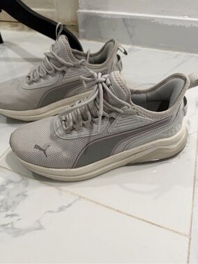 Puma Women's Light Gray and Pink Accent Sneakers